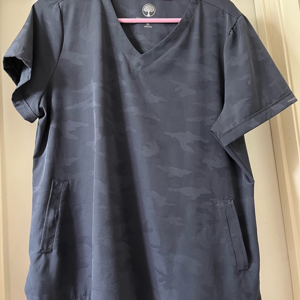 Women’s scrub top
